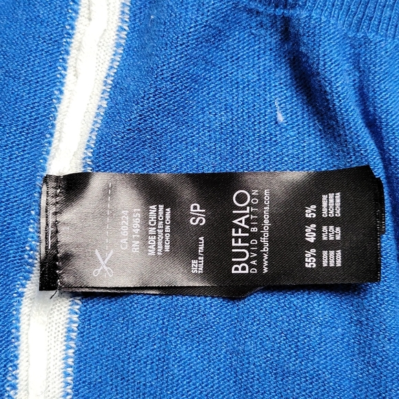 NWT Blue and white Buffalo sweater, size small - Picture 4 of 4